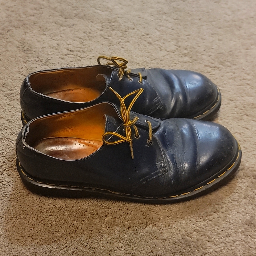 Dr Martens navy blue rub offs leather Made in England Oxford size 9 vintage 1996